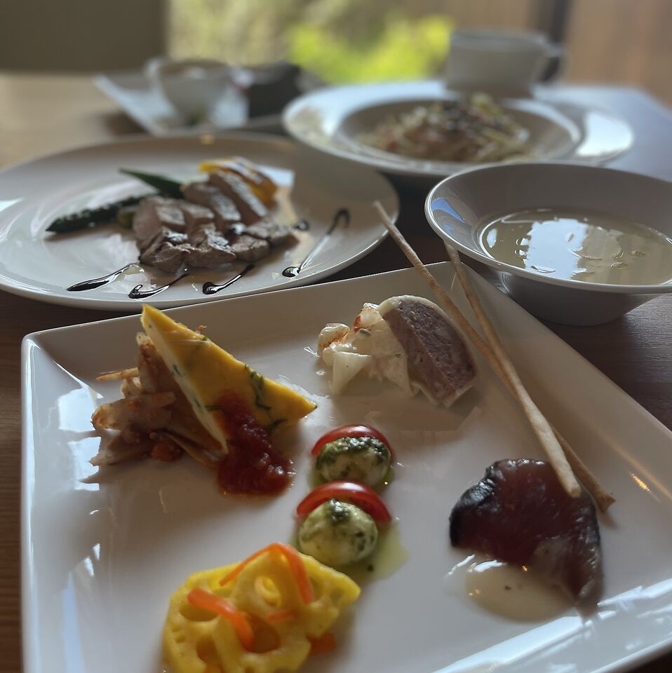 【Dinner Bコース】前菜盛合せ、メイン、ドルチェ、自家製フォカッチャなど全7品 5940円(税込)