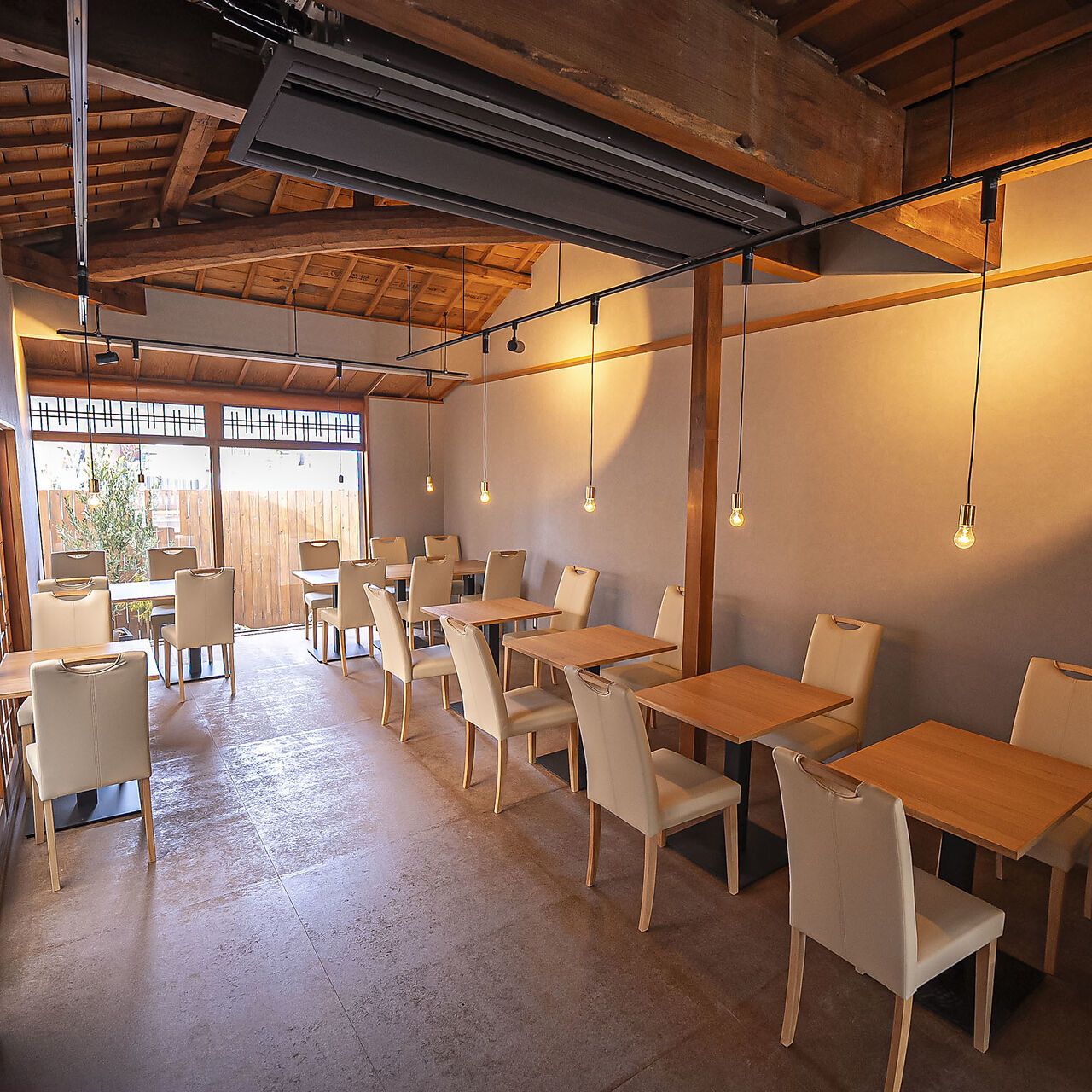 心地よい雰囲気の店内  